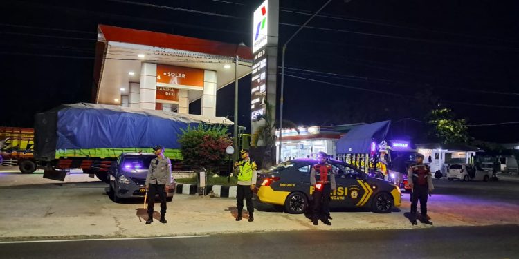Polres Ngawi Gelar Penyekatan Jalur Perbatasan pada Penggembira IKS PI
