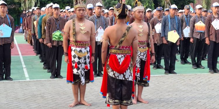 Kegiatan Masa Pengenalan Lingkungan Sekolah SMKN 1 pagerwojo  berjalan lancar dan Kondusif