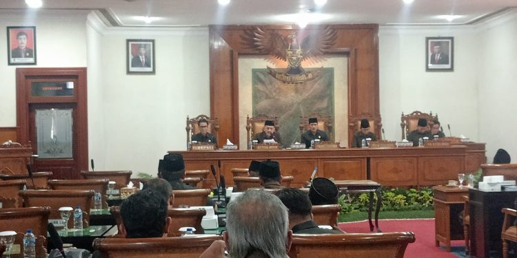 Rapat Paripurna DPRD Tulungagung Persetujuan Ranperda Perubahan APBD Tahun Anggaran 2024 Menjadi Perda