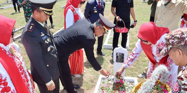 Peringatan HUT Kemerdekaan RI ke-79, Kapolres Takalar Hadiri Upacara Ziarah Nasional di TMP Polongbangkeng