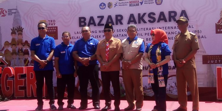 Pembukaan Bazar Aksara oleh Kepala Dinas Pendidikan dan Penyerahan Penghargaan Kepada SMP 01 KEDUNGWARU Tulungagung