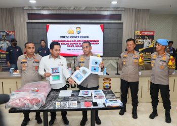 POLDA SULSEL GELAR KONFERENSI PERS PENGUNGKAPAN MAYAT DALAM KOPER DI PANGKEP