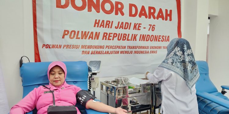 Peringati Hari Jadi ke 76, Polwan Ngawi Gelar Donor Darah