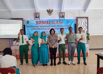Antisipasi Penyalahgunaan Narkoba, Kapolsek Karangrejo Sosialisasi P4GN Kepada Puluhan Pelajar di Balai Desa Sembon