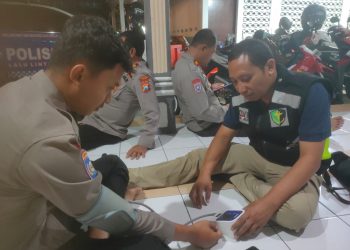 Sebelum Pengamanan Unras, Dokkes Cek Kesehatan Anggota Polres Ngawi