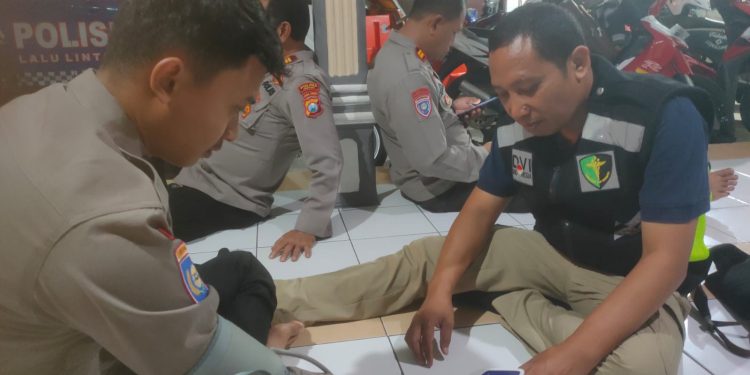 Sebelum Pengamanan Unras, Dokkes Cek Kesehatan Anggota Polres Ngawi