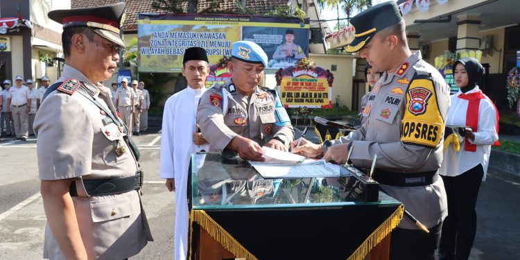 Kapolres Pimpin Sertijab Kabag, Kasat dan Kapolsek Jajaran Polres Kediri Kota