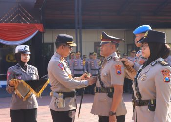 Kapolres Ngawi Pimpin Upacara Sertijab Pejabat Utama dan Kapolsek