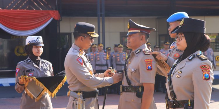Kapolres Ngawi Pimpin Upacara Sertijab Pejabat Utama dan Kapolsek
