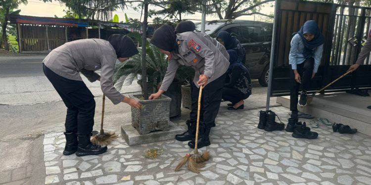 Peringati Hari Jadi ke 76, Polwan Ngawi Gelar Bakti Religi