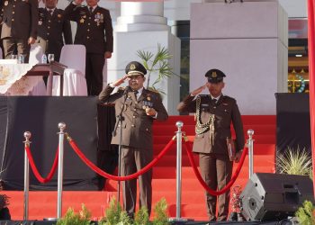 Kajati Sulsel Mengambil Kesempatan Bertindak Selaku Inspektur Upacara dalam rangka Peringatan Hari Lahir Kejaksaan RI Ke-79 Tahun