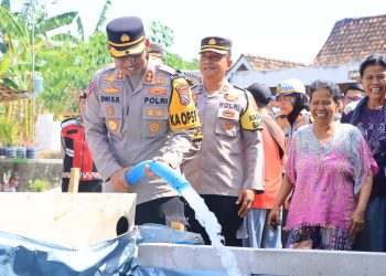 Polres Ngawi Kembali Salurkan  Bantuan Air Bersih untuk Warga