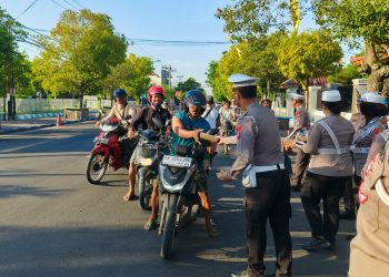 Jelang Harlah ke 69, Ratusan Nasi Kotak dibagikan Satlantas Polres Ngawi