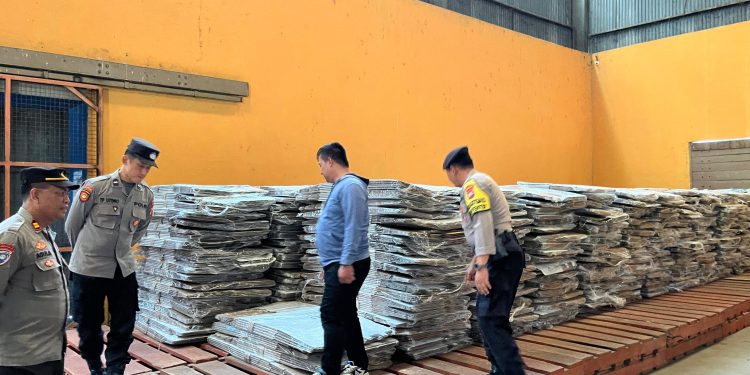 Pastikan Gudang Logistik KPU Aman, Polres Ngawi Lakukan Pengecekan