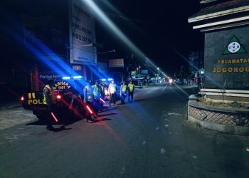 Jaga Kamtibmas, Polisi Ngawi Giatkan Patroli Bersinggungan