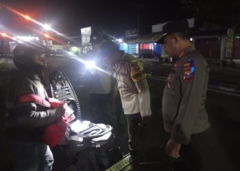 Polres Nganjuk Terjunkan Puluhan Anggota KRYD dalam Patroli Metode SREG di Wilayah Berbek