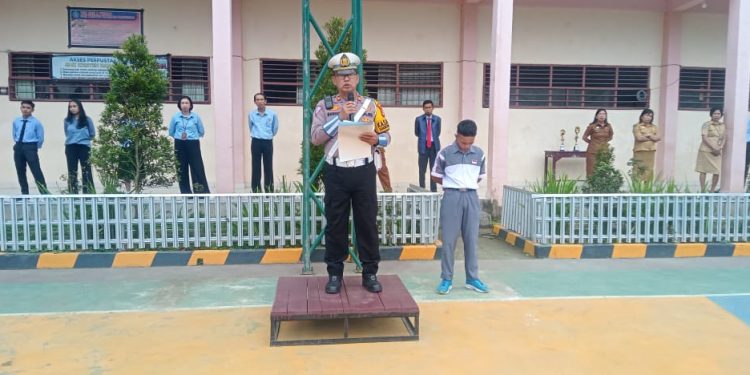 Gelar Police Goes To School di SMK Kristen Harapan, Sat Lantas Polres Toraja Utara Sosialisasikan Kamseltibcar Lantas dan Anti Bullying