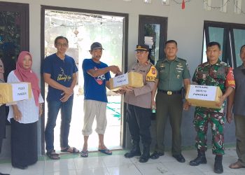 Dukung Program Beyond Trust Presisi, Polisi Ngawi Bantu Korban Kebakaran di Pangkur
