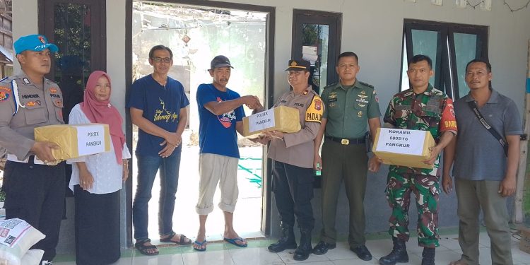 Dukung Program Beyond Trust Presisi, Polisi Ngawi Bantu Korban Kebakaran di Pangkur