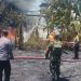 Gercep, Polisi Ngawi Bantu Padamkan Kebakaran di Water Boom Paron