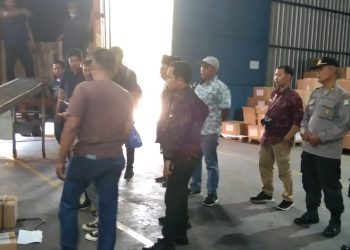 Polres Nganjuk Lakukan Pantauan Proses Pencetakan Surat Suara Pilkada 2024 di PT. Temprina