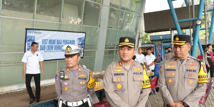 Polres Nganjuk Gelar Tes Urin Acak Sopir Angkutan Umum dan Bus, Upaya Preventif Jaga Keselamatan Penumpang