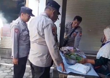 Bantu Pedagang Cilik di Ngawi, Polsek Mantingan Kedepankan JUJULAN