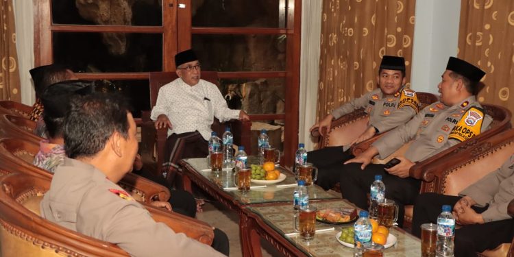 Polres Nganjuk Gelar Silaturahmi Kamtibmas bersama Tokoh Agama dan Santri di Ponpes Al – Ubaidah dan Ponpes Al- Fatah Miftakul Ulla Nglawak Kertosono