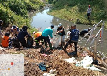 Pemdes Batangsaren Gelar Kerja Bakti Pembersihan Sampah di Bantaran Sungai Kalisong