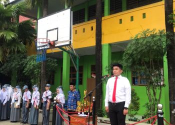 Kasat Narkoba Polres Gowa Pimpin Upacara Bendera dan Penyuluhan Bahaya Narkoba di SMAN 1 Gowa