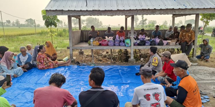 Dukung Swasembada Pangan di Ngawi, Polsek Karangjati Gelar Methil Bersama Petani