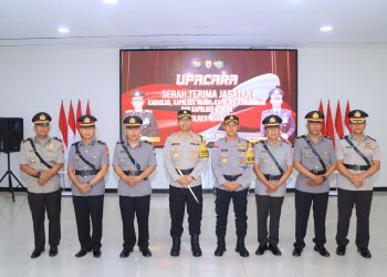 Kapolres Ngawi Pimpin Upacara Sertijab Kabag Log dan Tiga Kapolsek