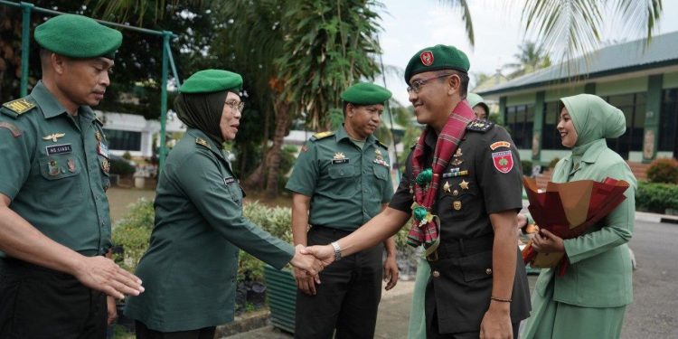 Kapendam XIV/Hsn Resmi Berganti Dari Kolonel Inf Hutajulu Kepada Letkol Arm Awan
