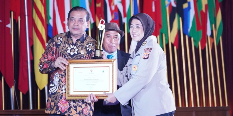 Polda Jabar Raih Penghargaan Keterbukaan Informasi Publik 2024