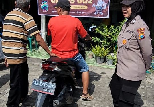 Beri Rasa Aman Masa Pungut Suara Pilkada 2204, Polwan Polres Ngawi Patroli