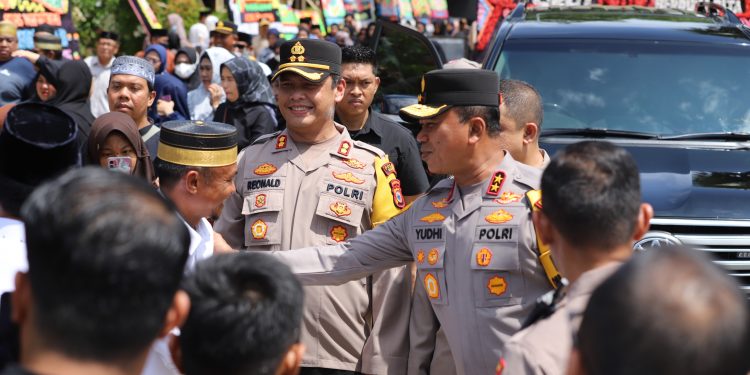 Kapolres Gowa Dampingi Kapolda Sulsel Melayat ke Istana Balla Lompoa Atas Wafatnya Raja Gowa ke-38