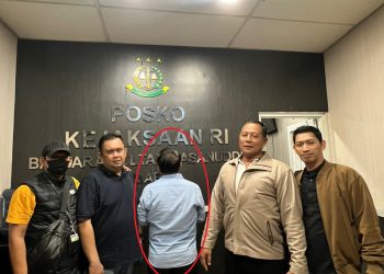 TIM TABUR KEJATI SULSEL TANGKAP TERSANGKA HB DI BEKASI, KASUS KORUPSI PENGELOLAAN GEDUNG MALL PINRANG TAHUN 2017-2024