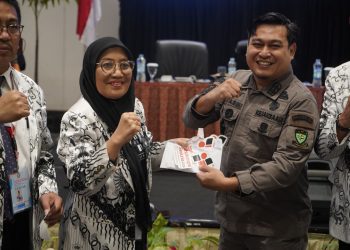 HADIRI KONFERENSI PROVINSI PGRI SULSEL, KASIPENKUM KEJATI SULSEL INGATKAN GURU HATI-HATI KELOLA ANGGARAN PENDIDIKAN