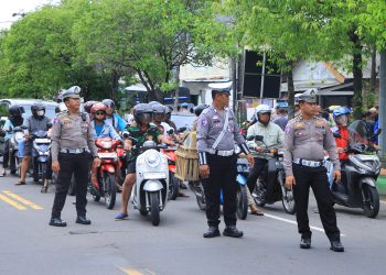 Polisi Kawal Aksi Damai PC PMII dan Aliansi BEM Ngawi Unras Soroti Dana Hibah Dindikbud