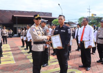 Kapolres Ngawi Beri Penghargaan Kepada 31 Personel yang Berprestasi