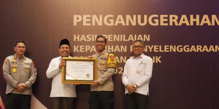 Polres Ngawi Terima Penghargaan dari Ombudsman RI