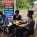 Polisi Ngawi Pasang Pamflet Cegah Perjudian Online di Wilayah Ngrambe