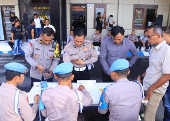 Jelang Nataru, Wakapolres Ngawi Beri Arahan dan Cek Senpi Anggota
