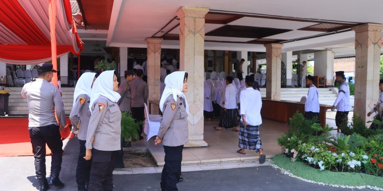 Polres Ngawi Libatkan Polwan dalam Pengamanan Istighosah dan Doa Bersama