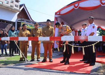 Jelang Nataru, Kapolres Bersama Forkopimda Ngawi Resmikan Pos Penjagaan dan Palang Pintu Perlintasan Kereta Api