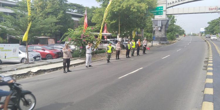 Polisi Ngawi Pantau Arus Lalin Perbatasan Jatim-Jateng, H+9 Ops Lilin Semeru 2024
