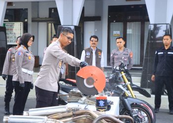 Press Release Akhir Tahun, Kapolres Ngawi Tekankan Pentingnya Kesadaran Berlalu Lintas