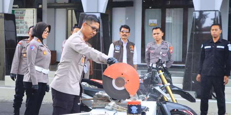 Press Release Akhir Tahun, Kapolres Ngawi Tekankan Pentingnya Kesadaran Berlalu Lintas