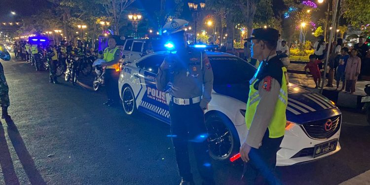 Polres Nganjuk Gelar Patroli Skala Besar Gabungan Antisipasi Gangguan Keamanan Malam Tahun Baru 2025
