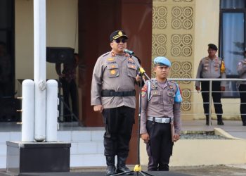 Kapolres Toraja Utara Pimpin Upacara Kenaikan Pangkat 13 Personel Periode 1 Januari 2025